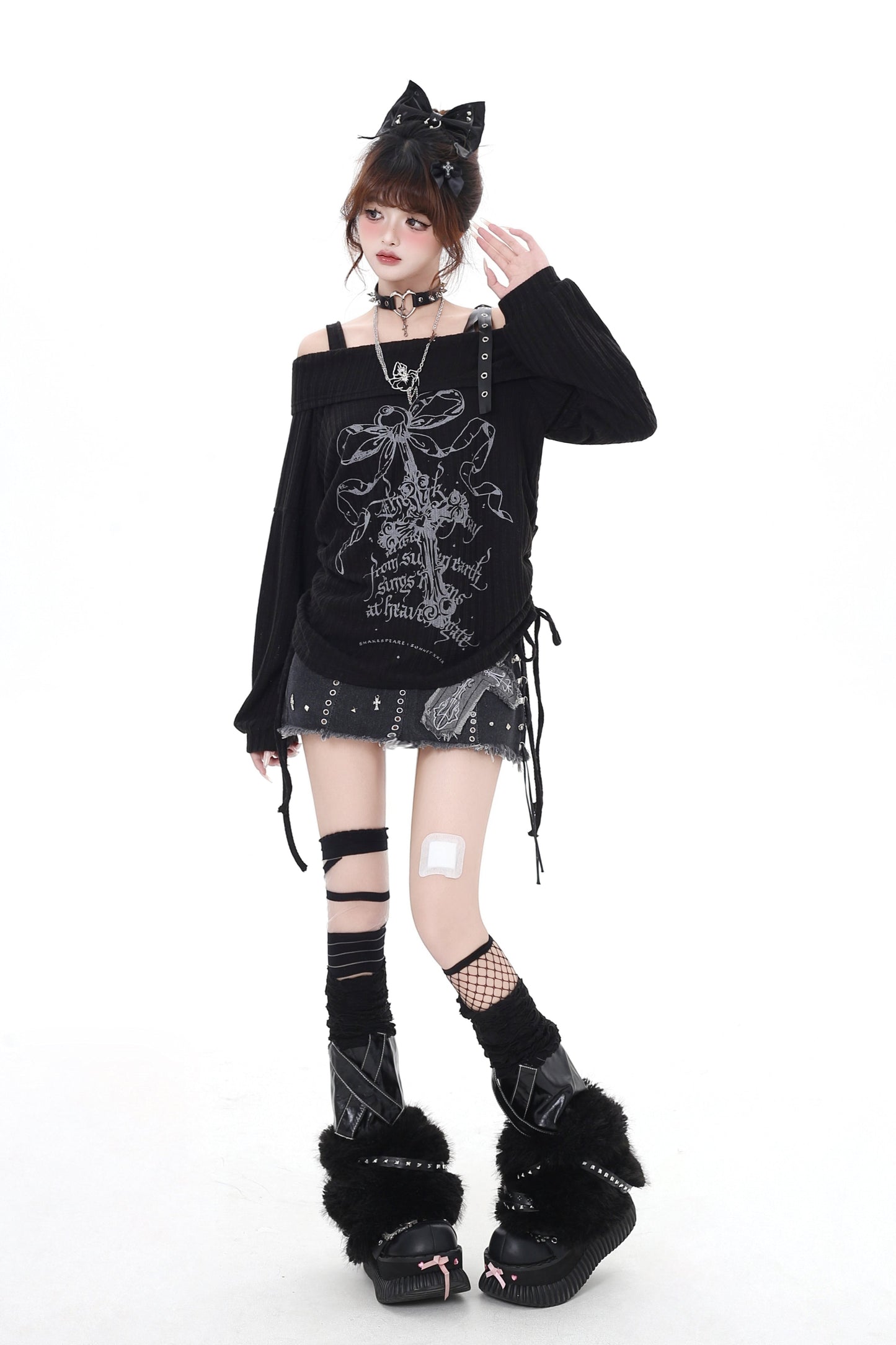 オフショルクロストップス