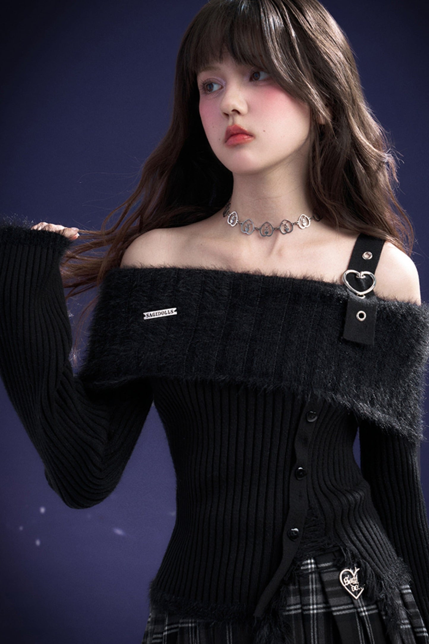 オフショルボタンニット