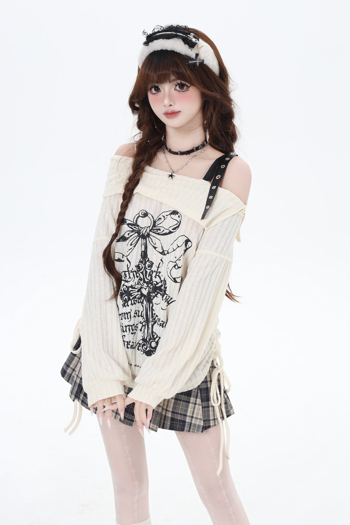 オフショルクロストップス