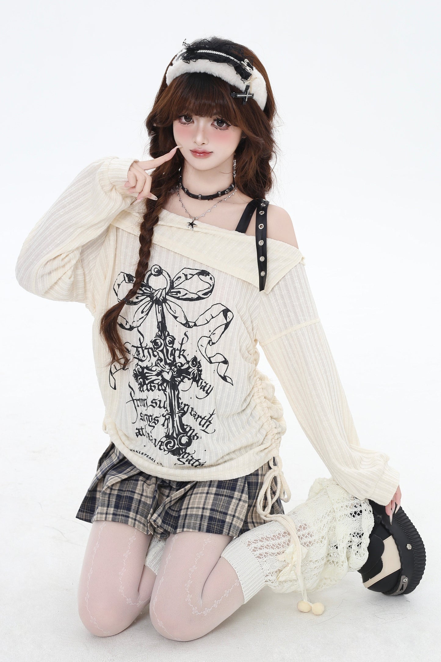 オフショルクロストップス