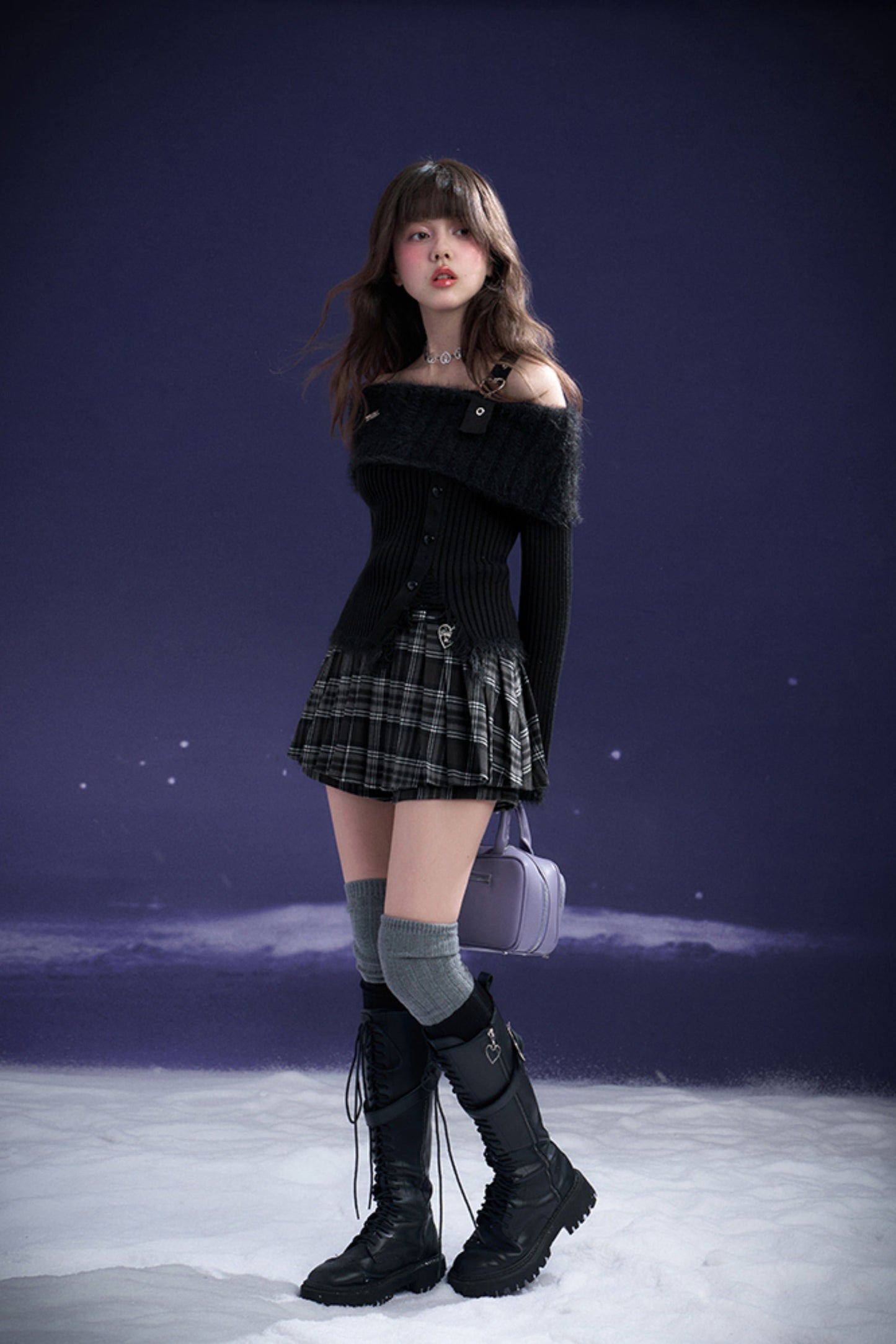 オフショルボタンニット