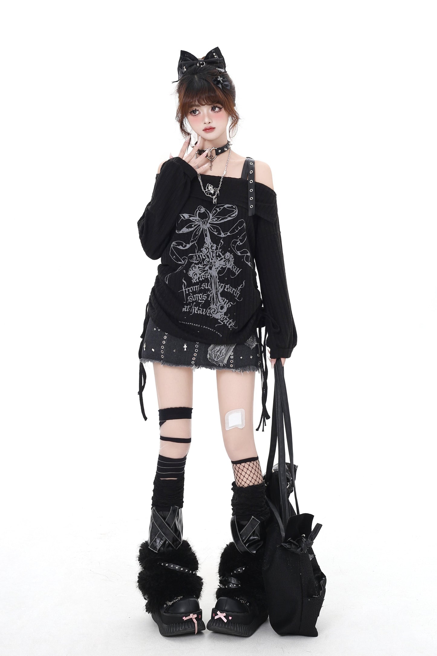 オフショルクロストップス