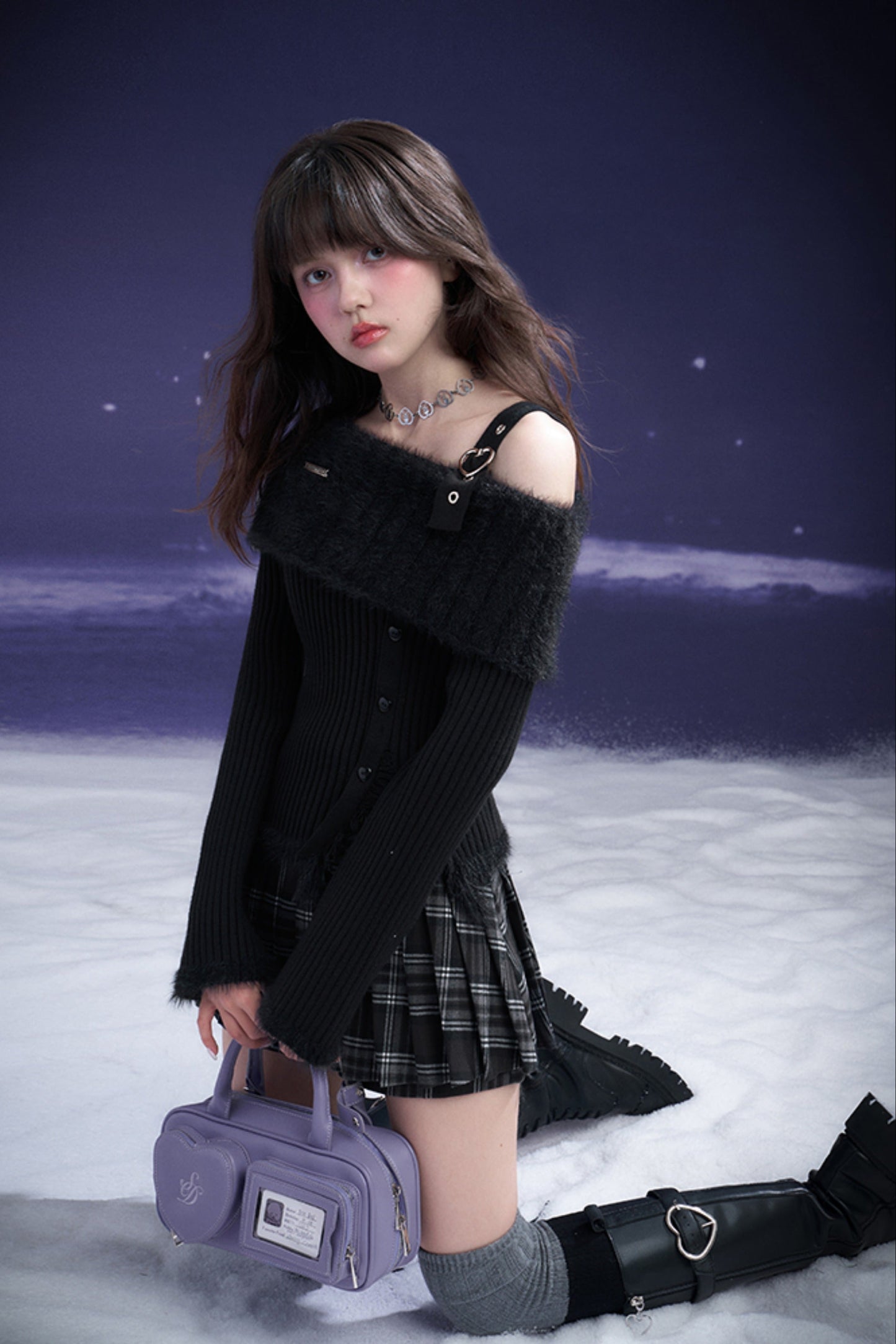 オフショルボタンニット