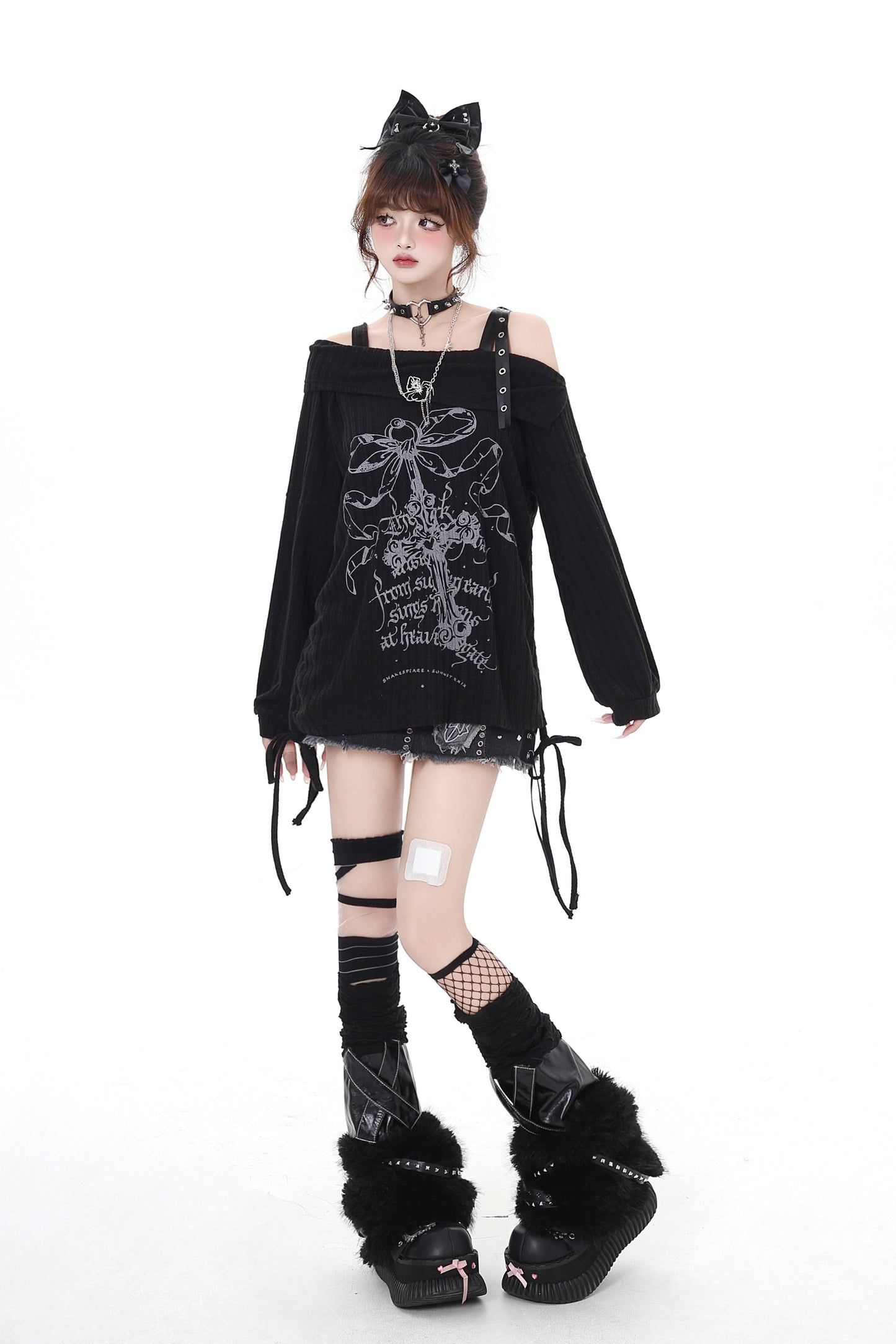 オフショルクロストップス