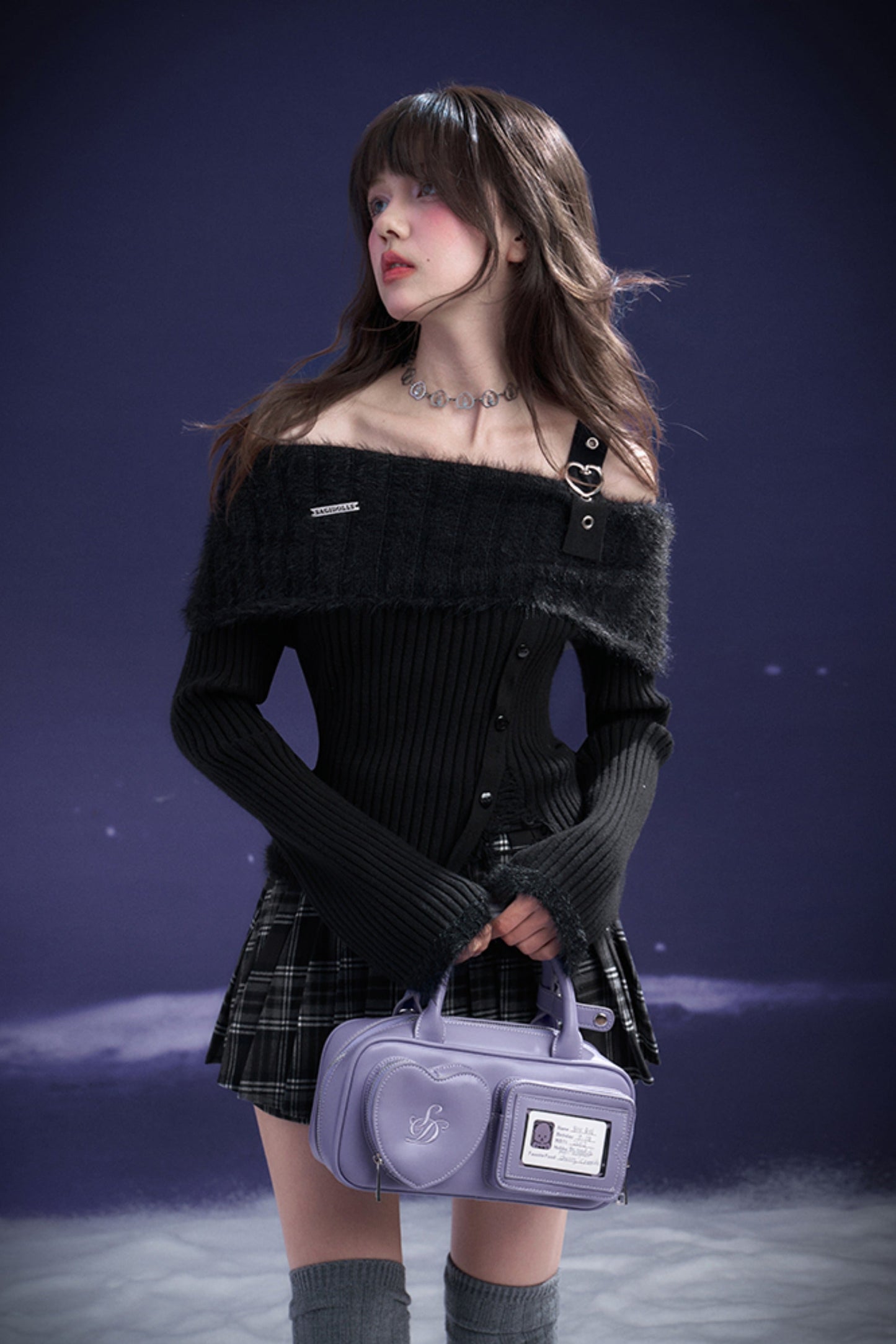 オフショルボタンニット